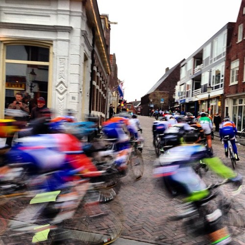 womenscycling: Peleton final lap - via Photo by crazycyclefan • Instagram Energiewacht Tour Stage 