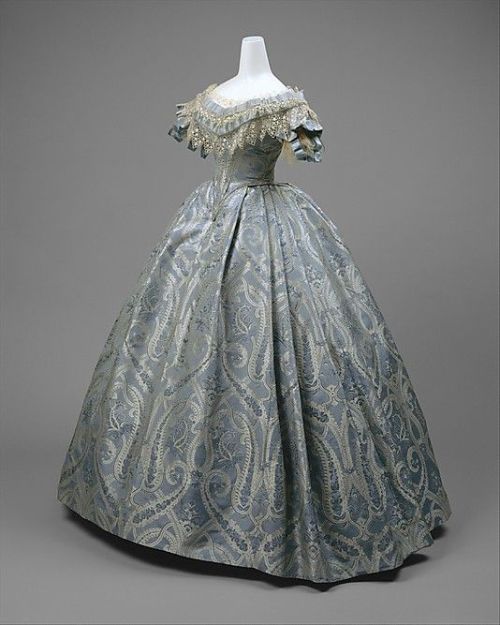 hoopskirtsociety:1860 Ball Gown