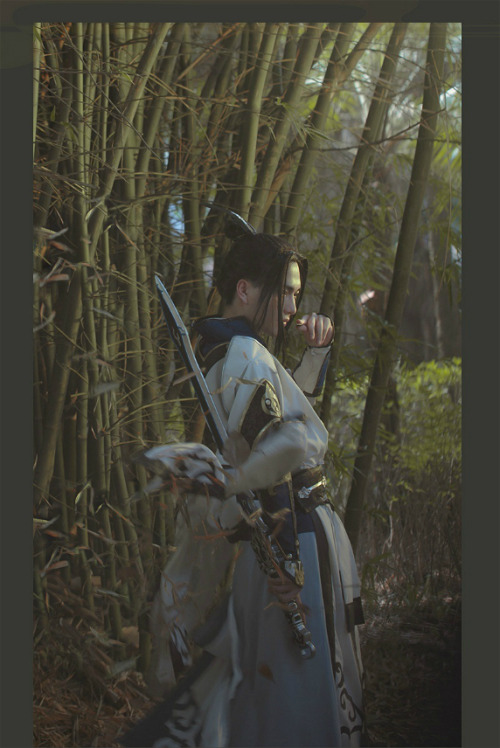 moonbeam-on-changan:  Cosplay of Chunyang martial art school of JX3, a Chinese online role-playing game similar to World of Warcraft. Cosplayed by Can_Yh. Costume inspired by traditional Han Chinese clothes.