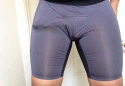 hotguyshotunderwear:  Look at this sexy follower submission from http://i—benji.tumblr.com showing off his hot bulge!  Keep them cummin~