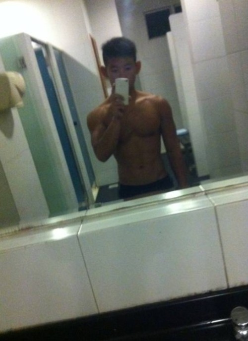onlysporemen:  justshootit:  He’s so hot… he looks so gay =P  Hot and Gay do come together. So you might be right.. ;) 