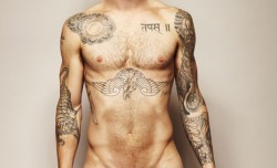 iheartadamlevine:  The things I would do to this body…