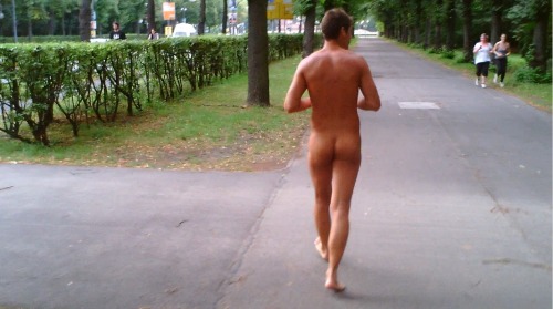 nude men in public