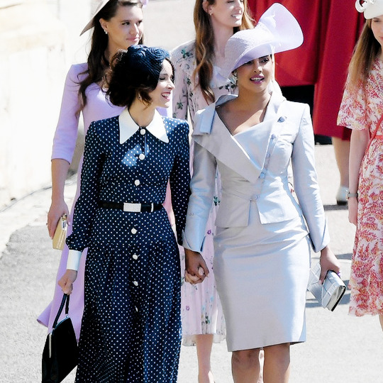 misskamala:  Priyanka Chopra and Abigail Spencer hold hands as they arrive at the