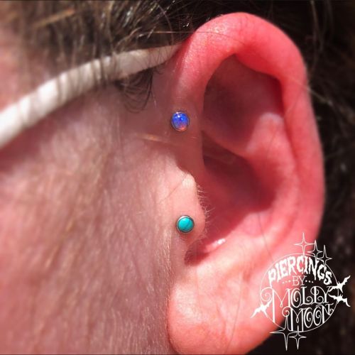 Here’s a new forward helix with a purple opal and a healed tragus performed by @mollymaemoonJust a