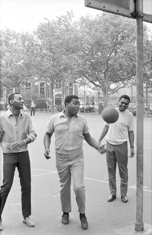 The Four Tops playing basketball in New York City, 1965.Photos by Don Paulsen