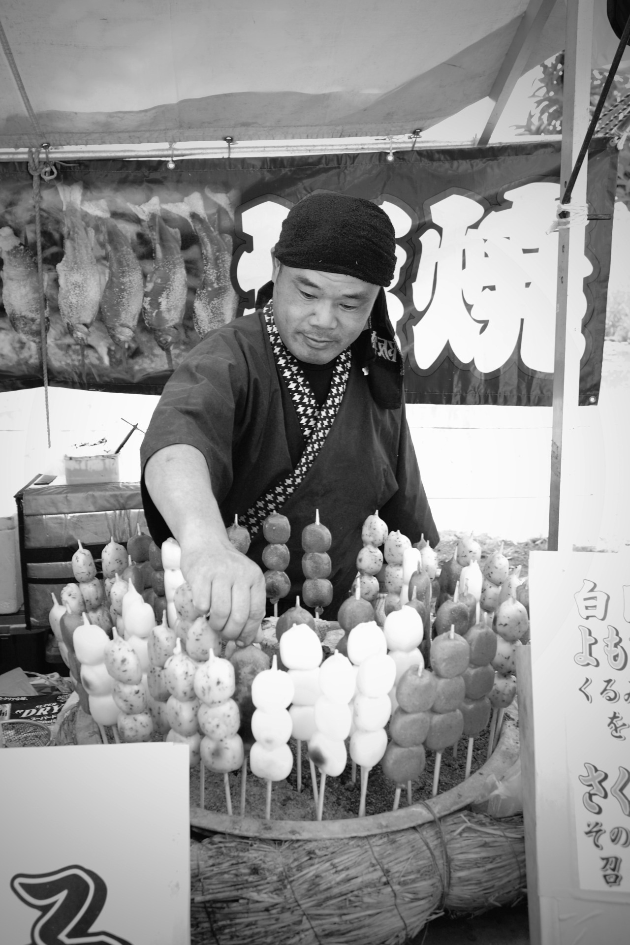 <p><b>When you photograph someone in their element chances are your going to get a good image. (Sumiyaki mochi vendor)</b></p>