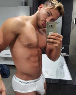 sprinkledpeen:  Henry Licett at the gym Click