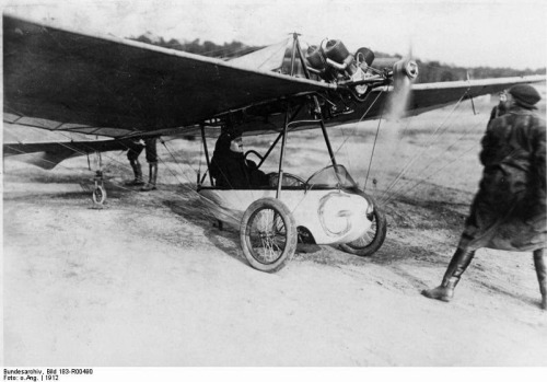 Hans Grade - German Aviation Pioneer http://ift.tt/1zjgjLF