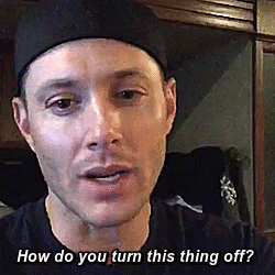 spnjensenlove02:  Jensen vs Livestreaming   My favorite part of his livesreams. Cracks me up every s