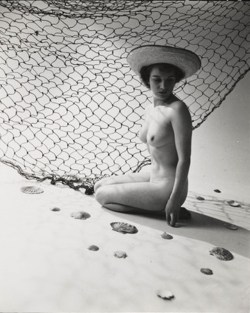 madivinecomedie:Zoltan Glass. Nude study,woman and fishing net 1960s