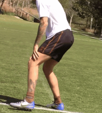 bromancebooty: Justin Bieber’s booty looks good in soccer shorts