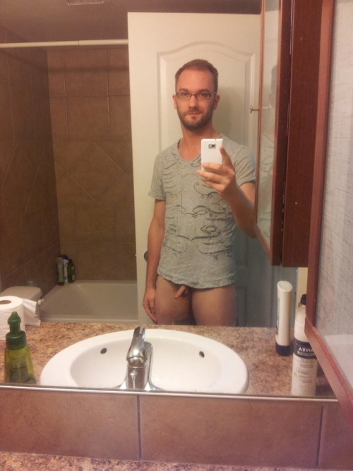 alwayshornyforpics: Pee pee