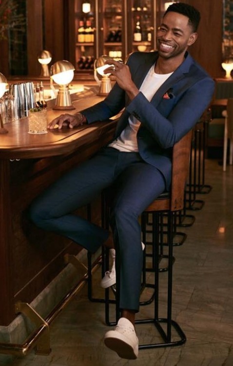 bromancebooty:Jay Ellis can get it