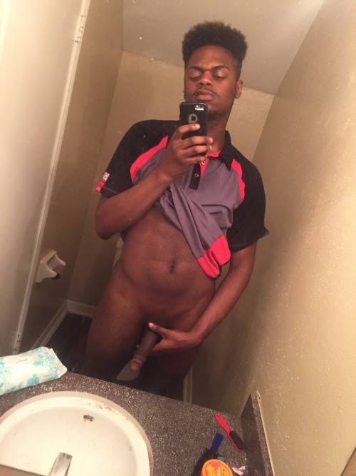 thatdudemarquis23:  therealabanga:  can I take your order  Yes 😩😍