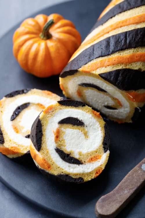 sweetoothgirl: Pumpkin Cake Roll with Mascarpone Whipped Cream