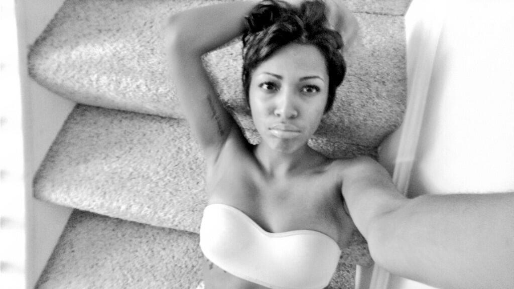 jolovesjo:  sad lil ol me.  gorgeous lil ol you lol