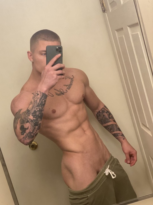 cobrastylle-deactivated20210217: Probably a little dick but with that body I think I’d love to suck on his little dick.￼