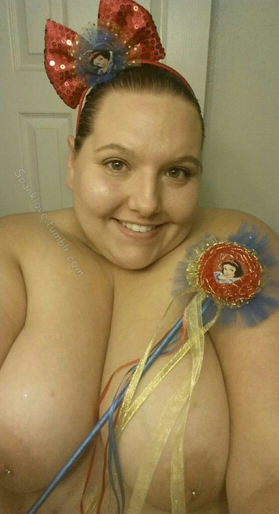 spanklove: I’m Snow White! And I have a wand! ❤