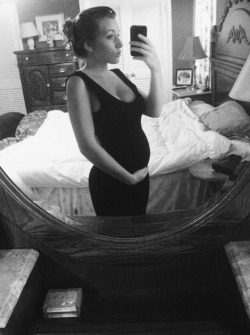 humannbeann:  Still cute while pregnant.