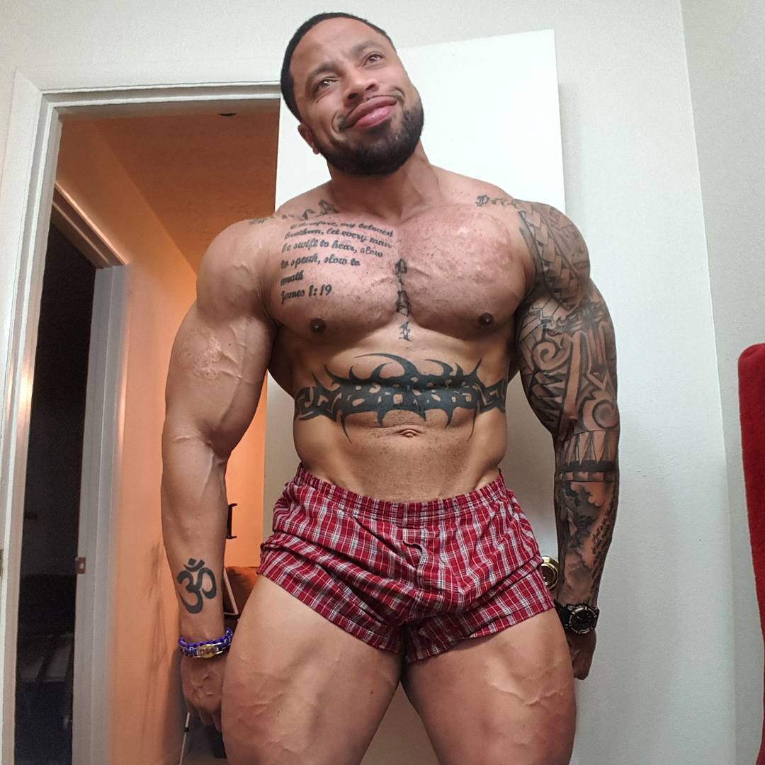 muscleworshipandhirehim:James Hatchel