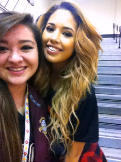 villegas-news:  Jasmine with fans yesterday.