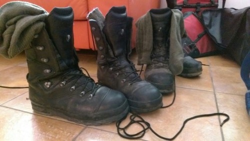 soldierbootpig:….. when a really lucky Military bootfag has its dinner laid out …. and