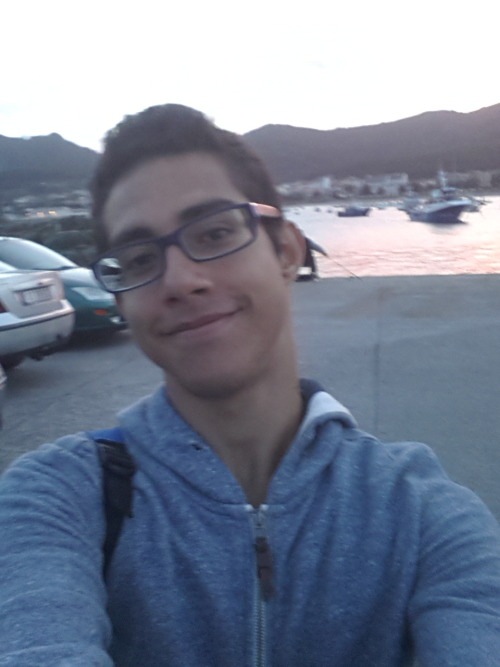 foreverfree24:  My happy face it is so ugly I need a new smile 