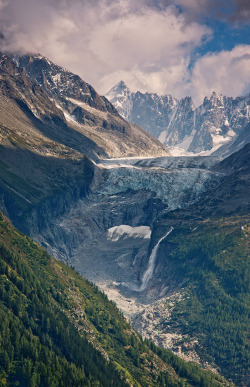 travelingcolors:  Glacial Fountain, Chamonix