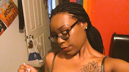 concretefl0wer:  I love the skin I’m in. 🌻 filter fun 🌻