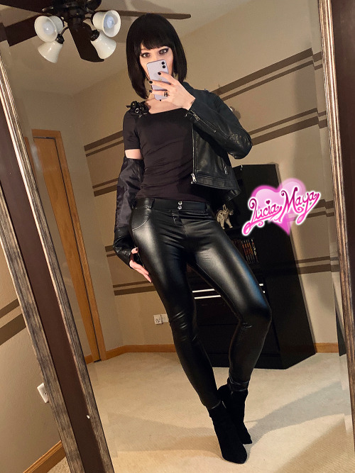 luciamaya: Want to rock my body in these tight leather pants? View the FULL UNCROPPED 65 PICTURE SE