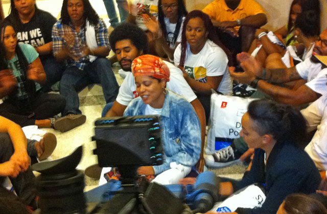 sinidentidades:  Students Have Taken Over Florida Governor’s Office Demanding Justice