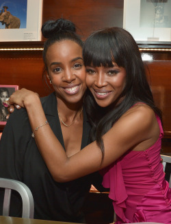 bergamotandrose:  celebritiesofcolor:  Kelly Rowland and Naomi Campbell attend the Los Angeles launch of ‘Naomi’ at Taschen Beverly Hills on April 28, 2016 in Beverly Hills, California.  Yes for dark skin and pretty pinks!!