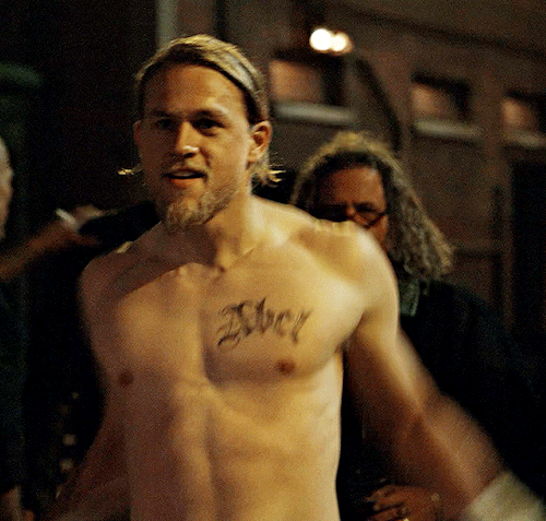 redbelles:  #fighting irishCHARLIE HUNNAMJax Teller | Sons of Anarchy 3.08