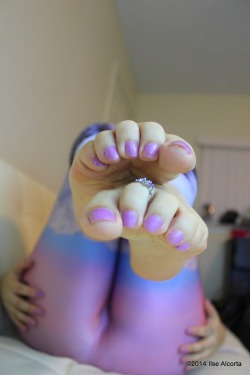 dearfeet:  Darling Lilac. Picture set available