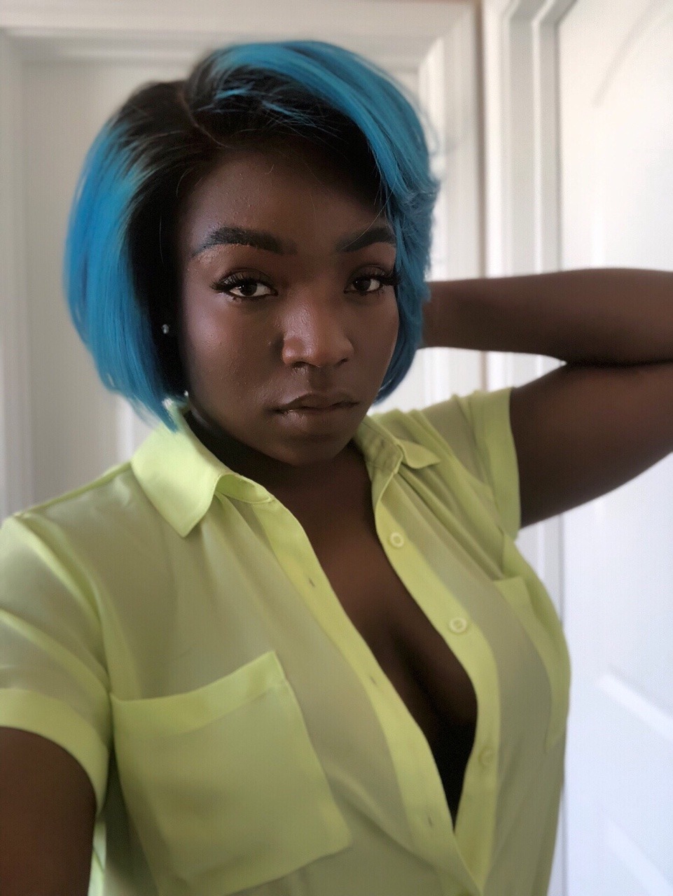 blackgirlsreverything:  Feeling blue. 💙