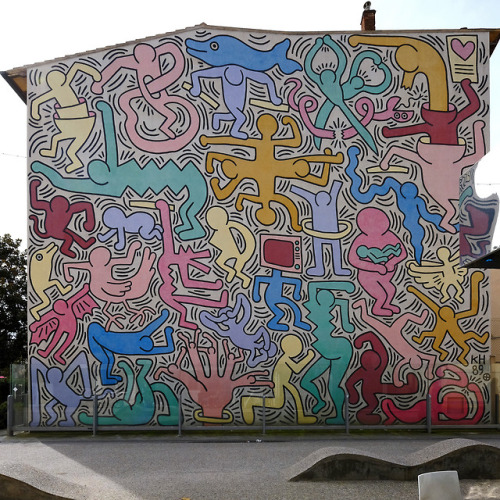 scavengedluxury:Keith Haring’s final public work, “Tuttomondo”, completed in June 1989. Pisa, March 
