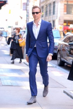 lolawashere:  Tom Hiddleston looks sharp in a bright blue suit and sunglasses while out and about in SoHo, New York City on April 20, 2016.  Via Torrilla/weibo  