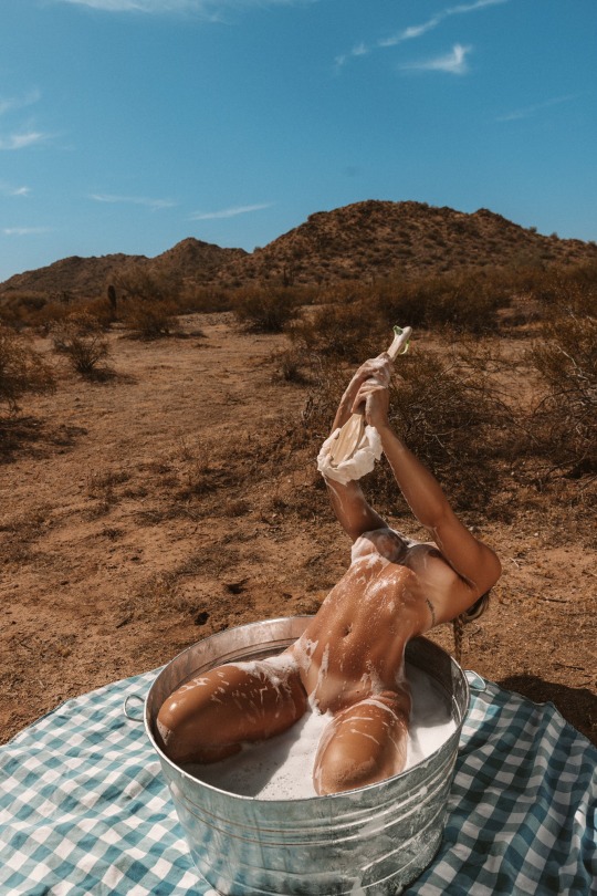 Porn Pics losangelesanal:reklimavi:Bathing before an