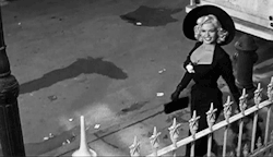 Marlene Dietrich. what an ass & waist.