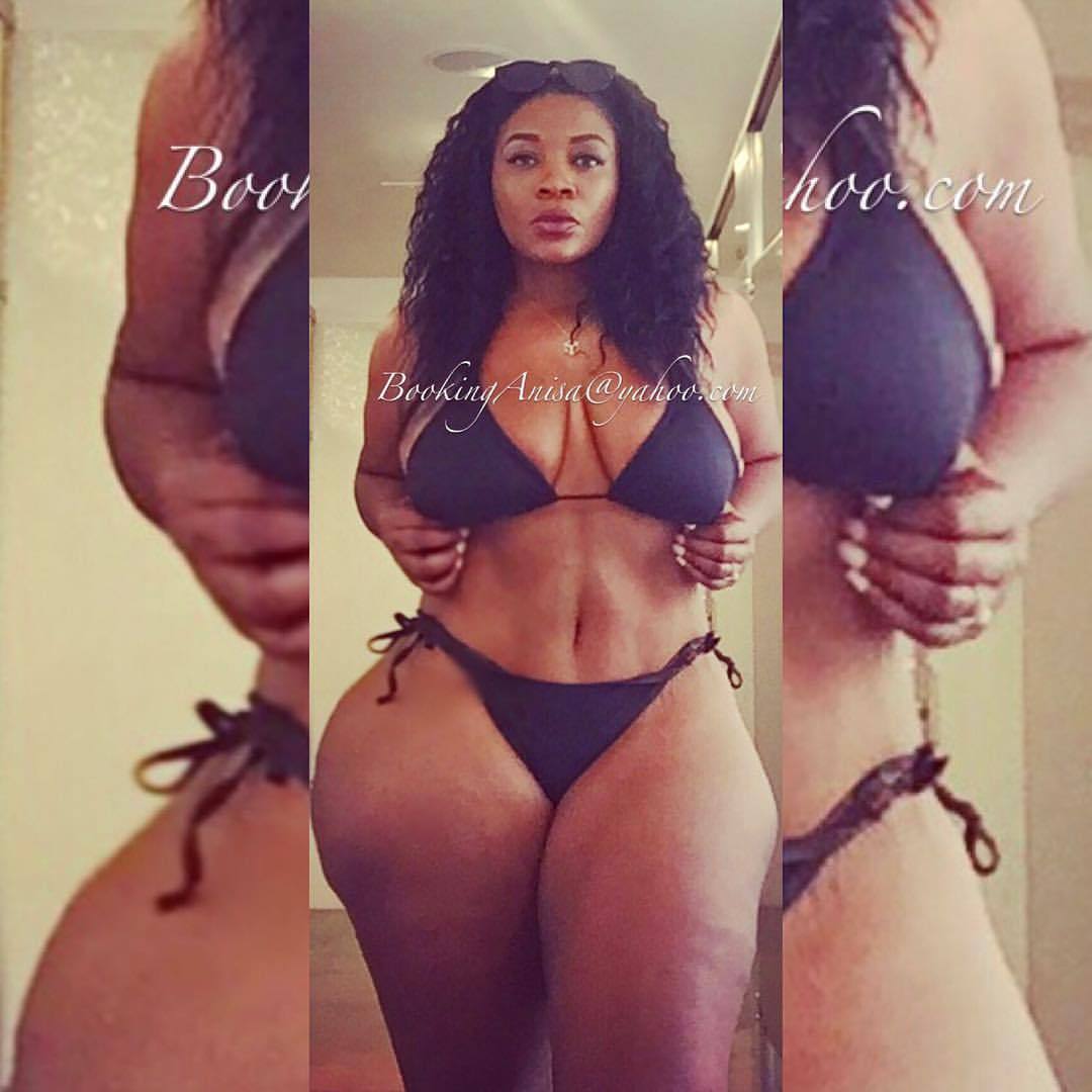 alcapone78:  anisasothick:  I bought sand to the beach cause my beach is better 😉