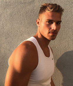 zacefronsbf:matthew_noszka: Send me your