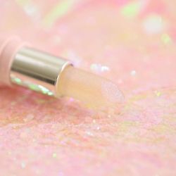 coquettefashion:    Glimmer Shimmer Lip Balm