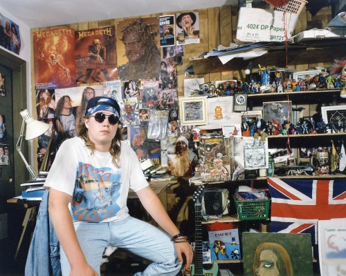 simple-goodnight-ki33:sixpenceee: Iconic photos of 90s teens in their bedrooms by artist A