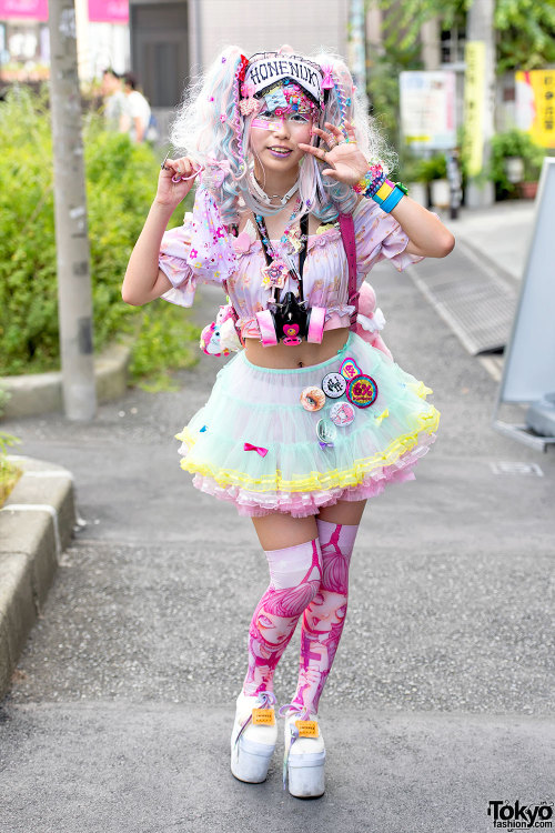 Pink and pastel fashion worn by Pinkurumomota at the recent Harajuku Decora Meetup in Tokyo.