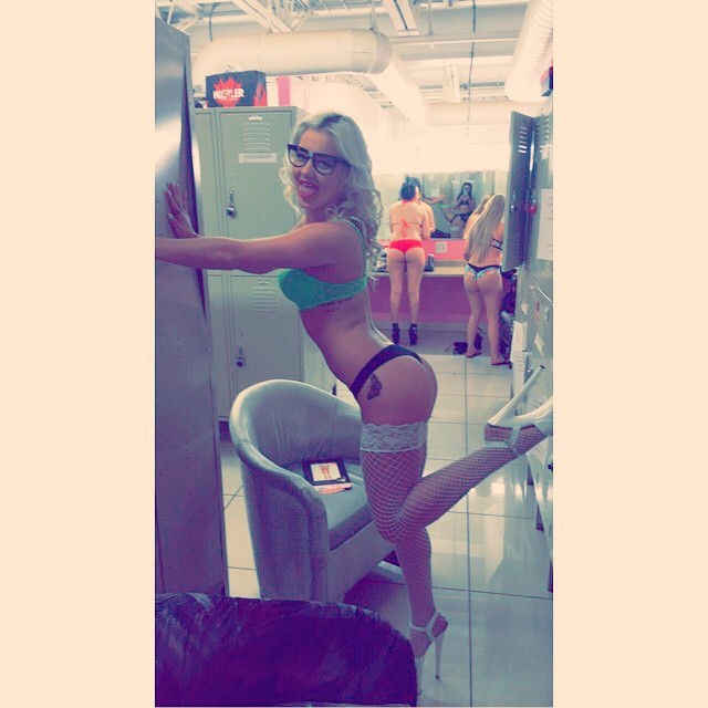stripper-locker-room:  trillloves