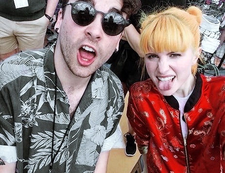 PARAMORE ARE BACK BABYfucking job is killing me sorry for disappear