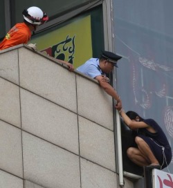 Stunningpicture:  Beijing Cop Handcuffs Himself To Suicidal Woman On Ledge To Save