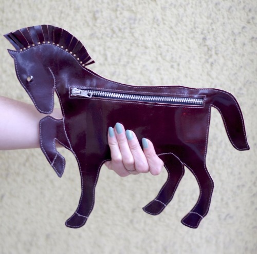 DIY Leather Studded Horse Clutch Tutorial and Template from Fashionrolla. Really good tutorial showi