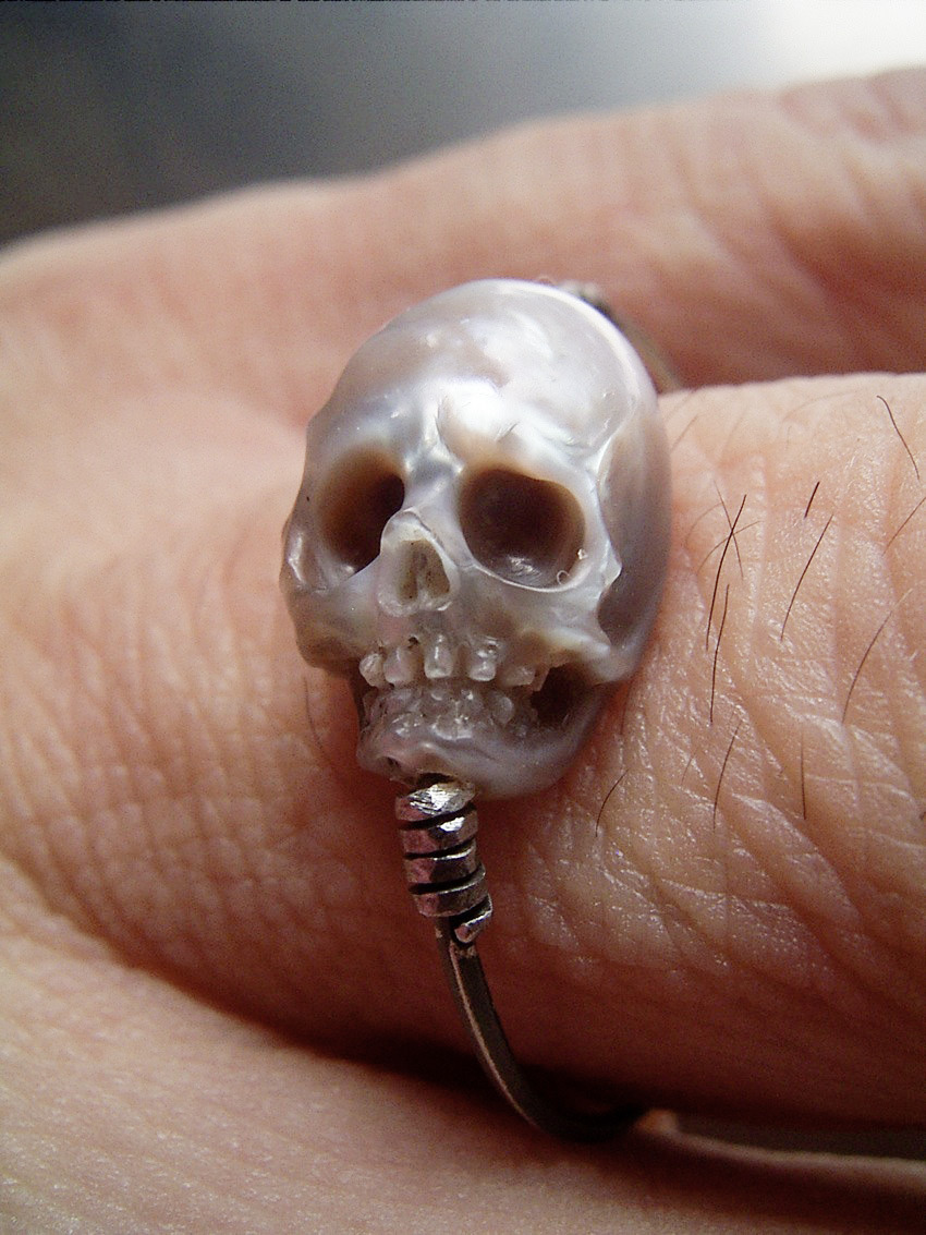 culturenlifestyle:  Japanese Artist Carves Stunning Skull Sculptures and Miniature Jewelry From Pearls